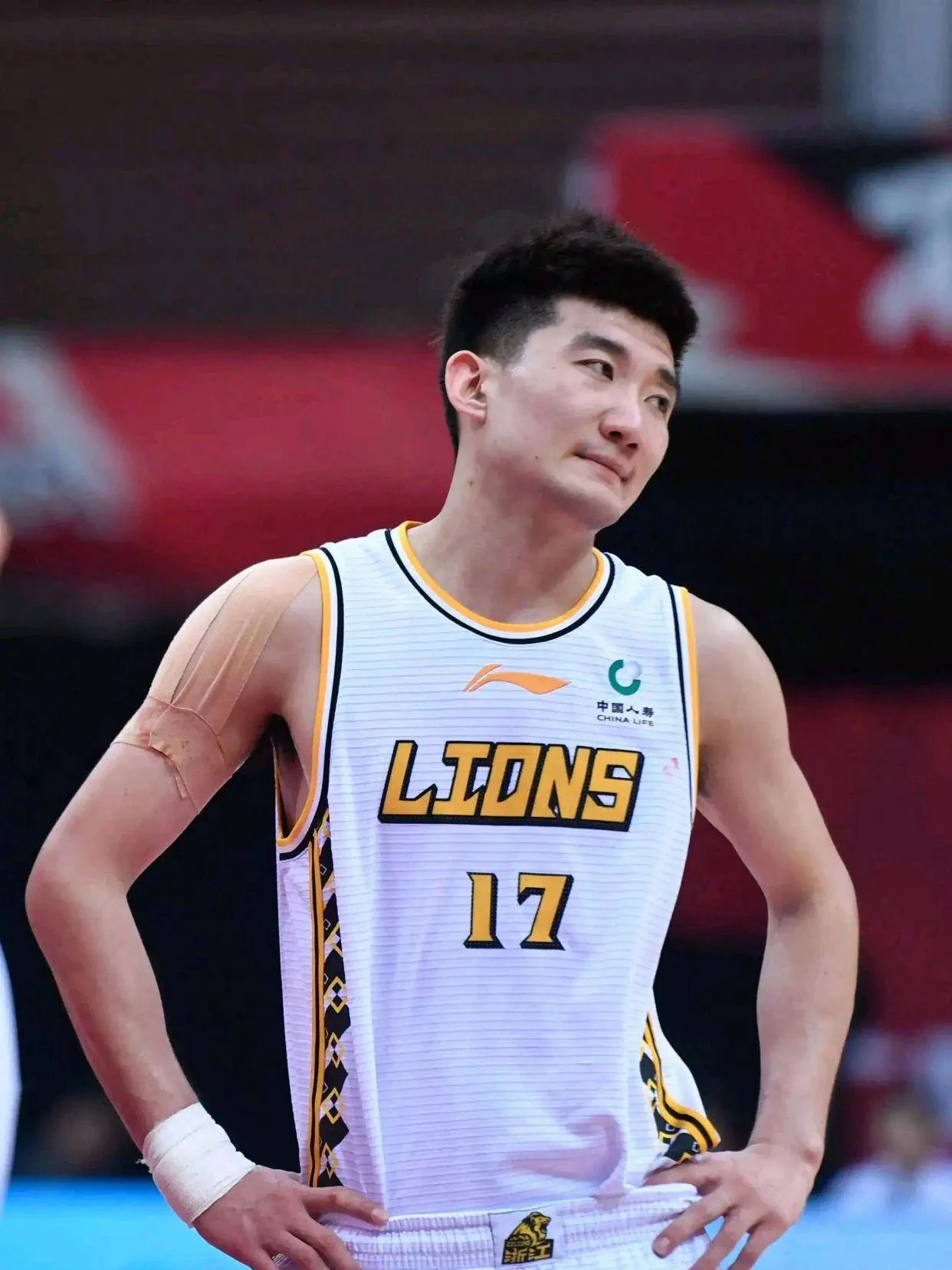  生死战大奖赛前瞻：周琦伤情更新，广厦男篮冲击连败纪录